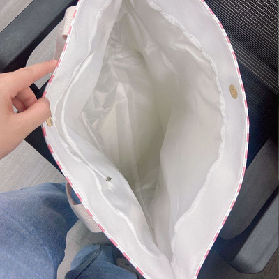 Borsa da spalla a strisce per il grande mercato per lo shopping Borsa da spalla a strisce per la borsa da spesa per il grande mercato per lo shopping per affari