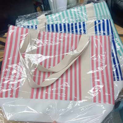 Borsa da spalla a strisce per il grande mercato per lo shopping Borsa da spalla a strisce per la borsa da spesa per il grande mercato per lo shopping per affari