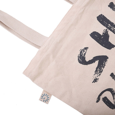 Acquisti semplici con sacchetti in tela personalizzati con materiali ecologici e loghi stampati